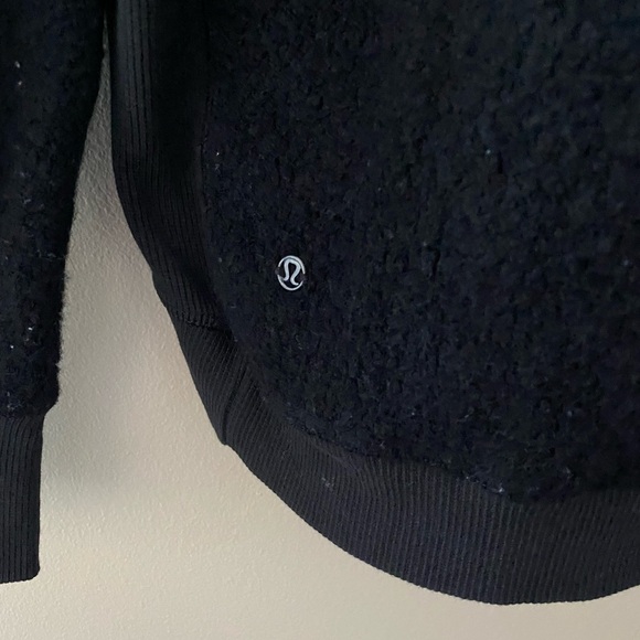 Women’s Lululemon Black Stand Out Sherpa 1/2 Zip Size 12 - Picture 11 of 13